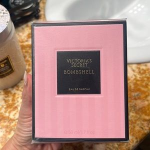 Victoria Secret Bombshell perfume